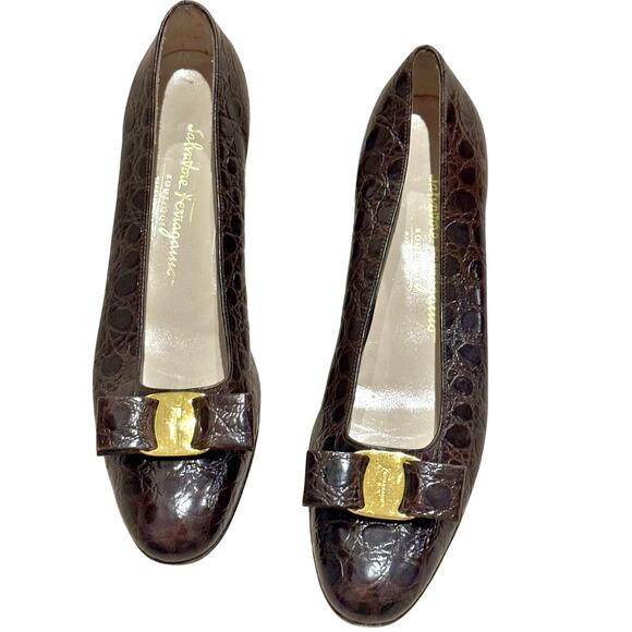 Salvatore Ferragamo Croc Embossed Vara Logo Bow Pump Brown Gold Size 8.5 - Picture 3 of 10